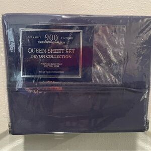 New With Tags!!! Devon Collection 900 thread count Queen Sheet Set - Navy Blue